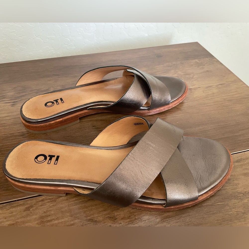 OTI Leather Slide Sandals Women’s 8 (Approx) Metallic Crisscross - Picture 3 of 8